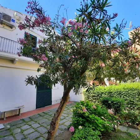 Il Giardino Nascosto 3*