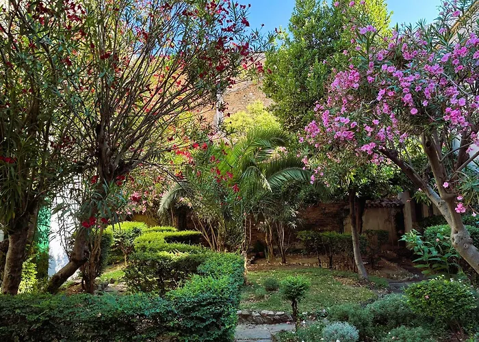 לינה וארוחת בוקר Il Giardino Nascosto ואסטו